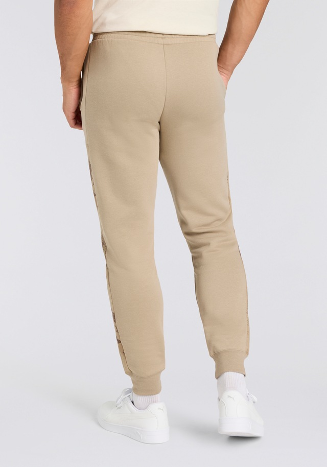 PUMA Trainingshose »ESS CAMO SWEATPANTS FL CL« Regular Fit, mit Eingrifftaschen, sportlicher Stil