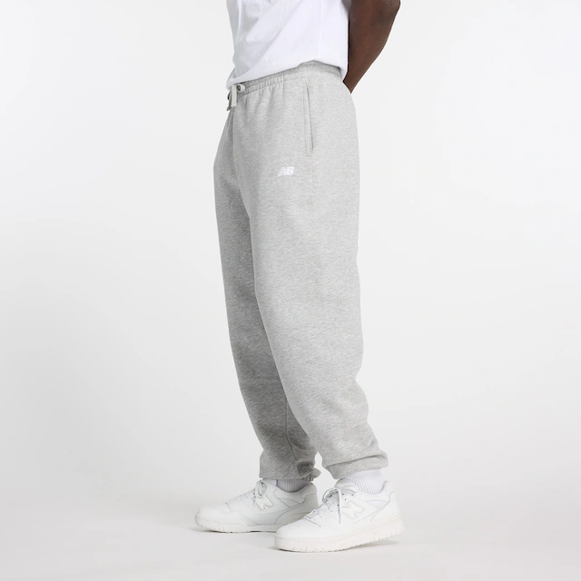 New Balance Jogginghose »SPORT ESSENTIALS FLEECE JOGGER« mit Eingrifftaschen, aus Fleece, lockere Passform