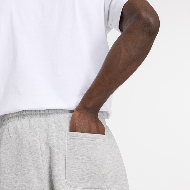 New Balance Jogginghose »SPORT ESSENTIALS FLEECE JOGGER« mit Eingrifftaschen, aus Fleece, lockere Passform