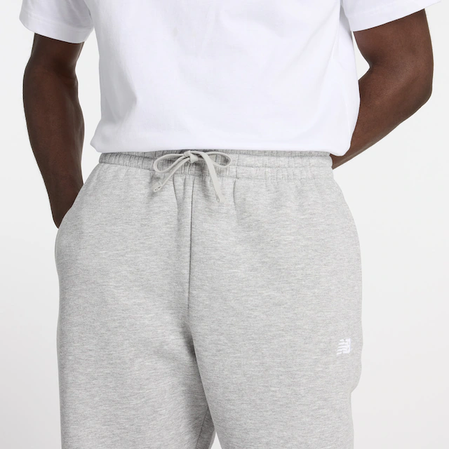 New Balance Jogginghose »SPORT ESSENTIALS FLEECE JOGGER« mit Eingrifftaschen, aus Fleece, lockere Passform