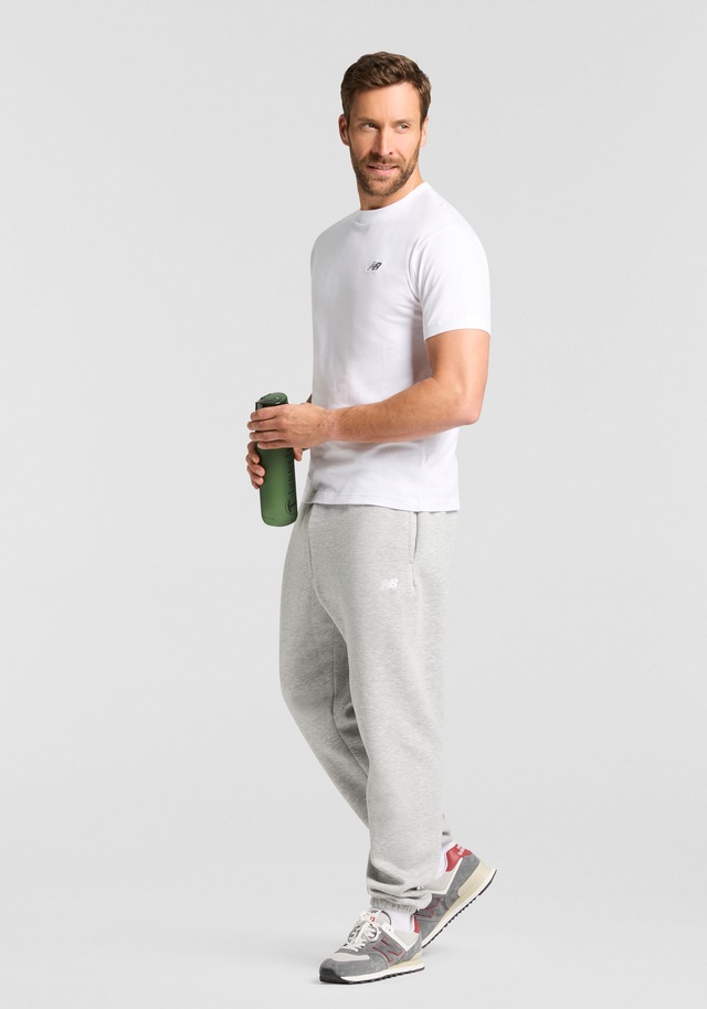 New Balance Jogginghose »SPORT ESSENTIALS FLEECE JOGGER« mit Eingrifftaschen, aus Fleece, lockere Passform