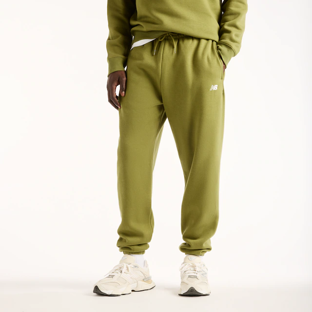 New Balance Jogginghose »SPORT ESSENTIALS FLEECE JOGGER« mit Eingrifftaschen, aus Fleece, lockere Passform