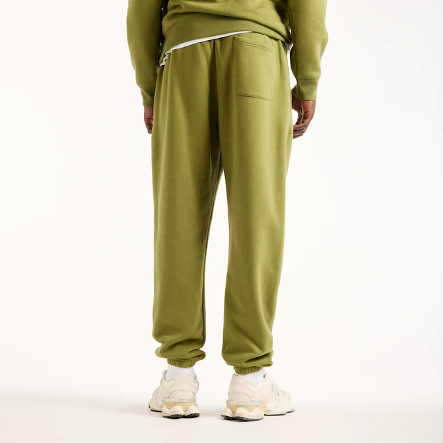 New Balance Jogginghose »SPORT ESSENTIALS FLEECE JOGGER« mit Eingrifftaschen, aus Fleece, lockere Passform