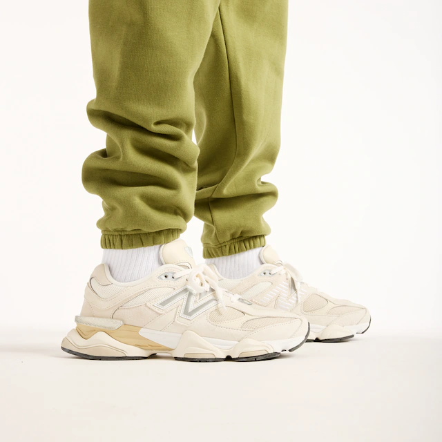 New Balance Jogginghose »SPORT ESSENTIALS FLEECE JOGGER« mit Eingrifftaschen, aus Fleece, lockere Passform