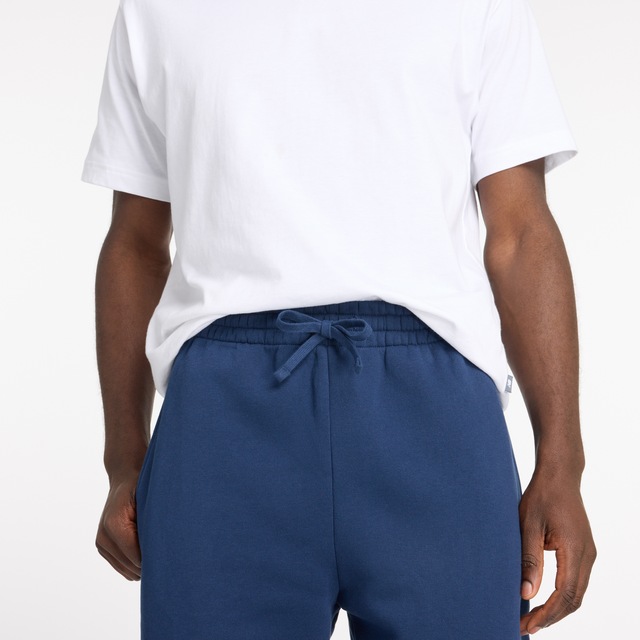 New Balance Jogginghose »SPORT ESSENTIALS FLEECE JOGGER« mit Eingrifftaschen, aus Fleece, lockere Passform