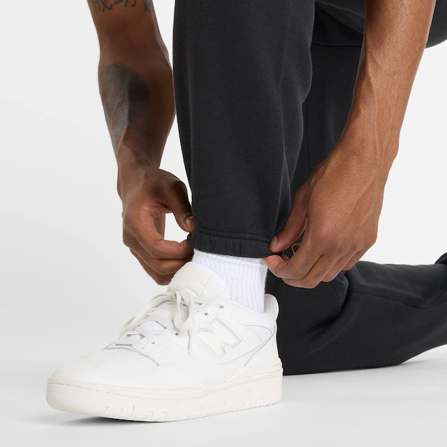 New Balance Jogginghose »SPORT ESSENTIALS FLEECE JOGGER« mit Eingrifftaschen, aus Fleece, lockere Passform