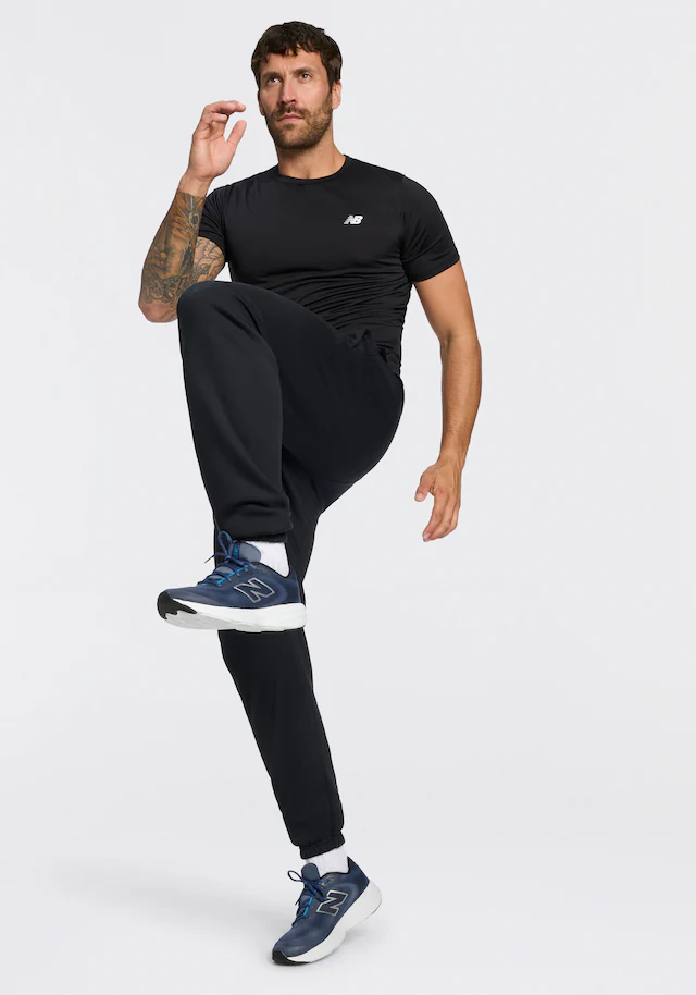 New Balance Jogginghose »SPORT ESSENTIALS FLEECE JOGGER« mit Eingrifftaschen, aus Fleece, lockere Passform