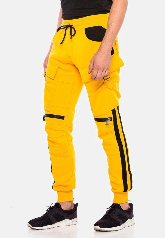 Cipo & Baxx Trainingshose »HOMEWEAR« im sportlichen Look, CR125