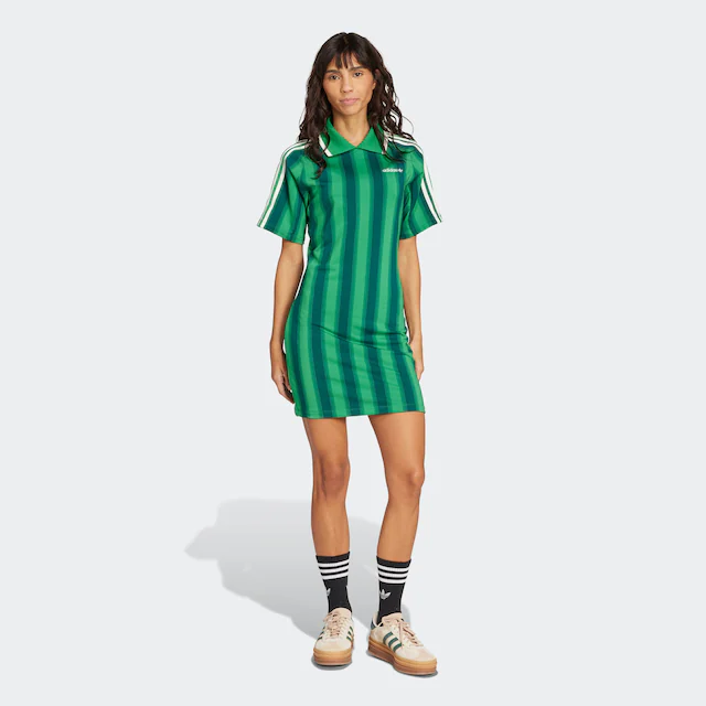 adidas Originals Shirtkleid »INSPIRED GRAPHIC« sportlicher Look, vom Fußball inspirierter Allover-Print