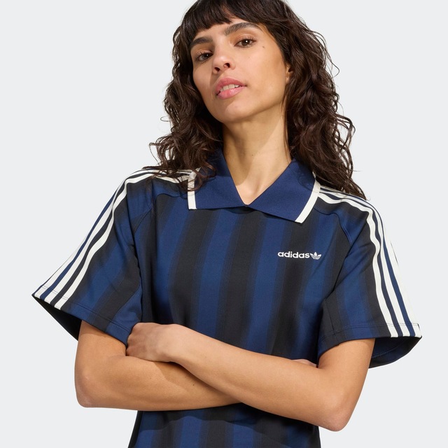 adidas Originals Shirtkleid »INSPIRED GRAPHIC« sportlicher Look, vom Fußball inspirierter Allover-Print