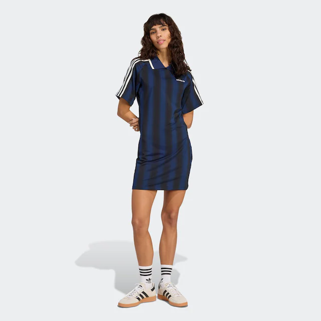 adidas Originals Shirtkleid »INSPIRED GRAPHIC« sportlicher Look, vom Fußball inspirierter Allover-Print