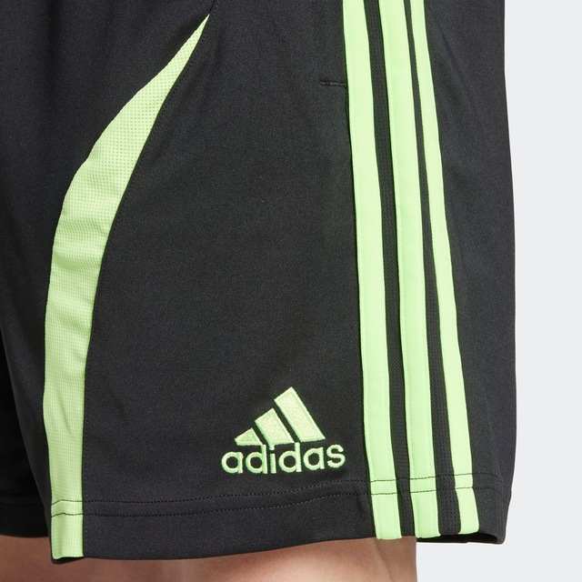 adidas Originals Shorts »TEAMGEIST ADICOLOR« aus weichem Doppelstrick, Obermaterial aus Polyester
