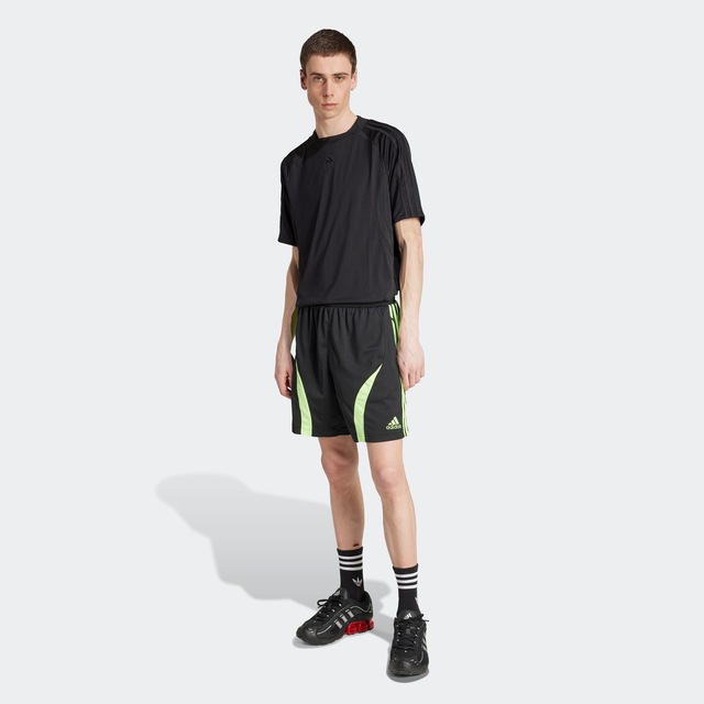 adidas Originals Shorts »TEAMGEIST ADICOLOR« aus weichem Doppelstrick, Obermaterial aus Polyester