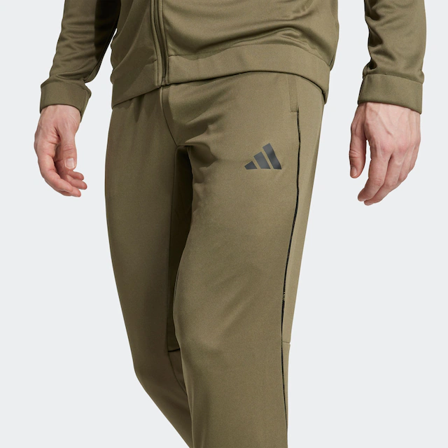 adidas Performance Sporthose »TRAIN ESSENTIALS SAISONALE« mit Camo-Paspelierung, aus dehnbarem Strickmaterial, aus Polyester