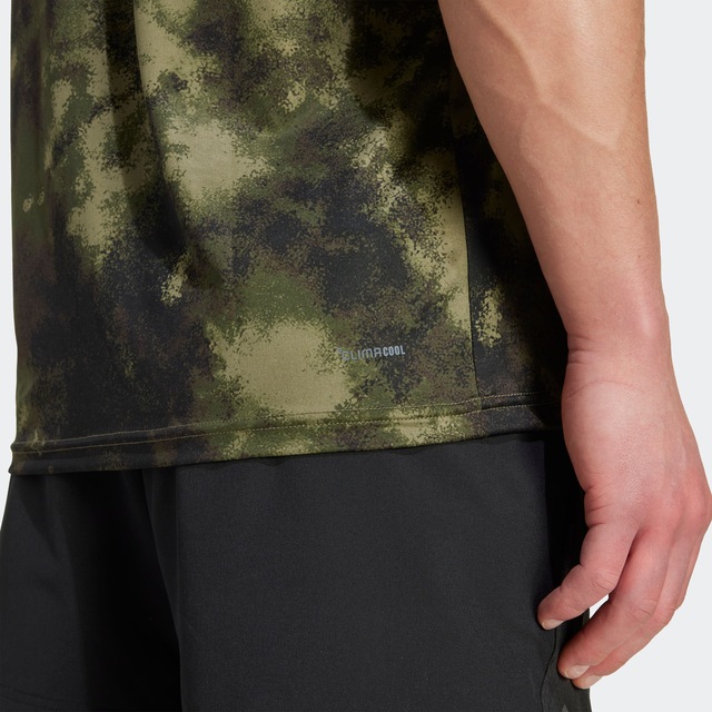 adidas Performance T-Shirt »TRAIN ESSENTIALS SEASONAL ALLOVER-PRINT« sportlicher Stil, Alloverprint im Camouflage-Look, schnell trocknend