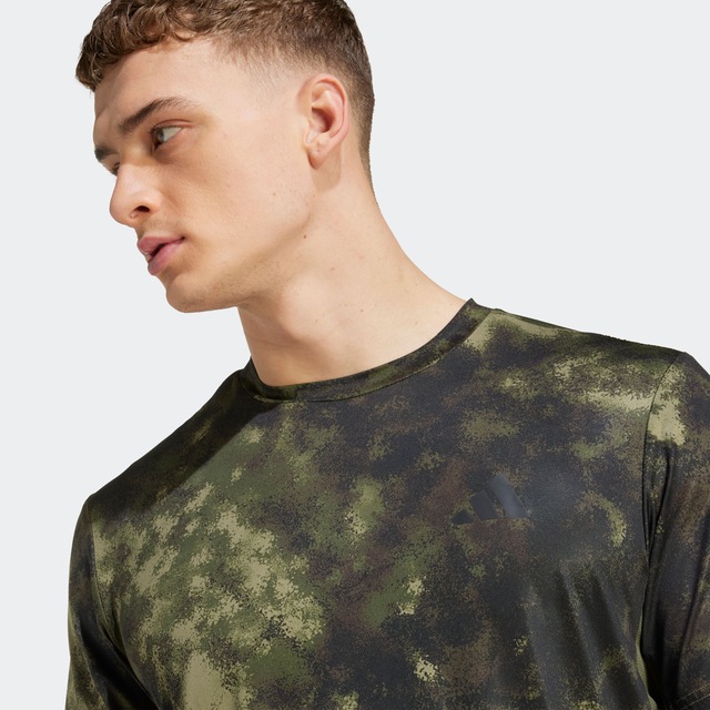 adidas Performance T-Shirt »TRAIN ESSENTIALS SEASONAL ALLOVER-PRINT« sportlicher Stil, Alloverprint im Camouflage-Look, schnell trocknend