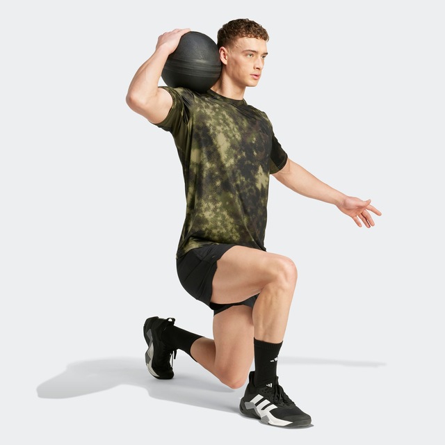 adidas Performance T-Shirt »TRAIN ESSENTIALS SEASONAL ALLOVER-PRINT« sportlicher Stil, Alloverprint im Camouflage-Look, schnell trocknend