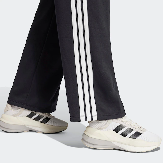 adidas Sportswear Sporthose »ESSENTIALS 3-STREIFEN OPEN HEM FRENCH TERRY« Reguläre Passform, aus weichem French Terry