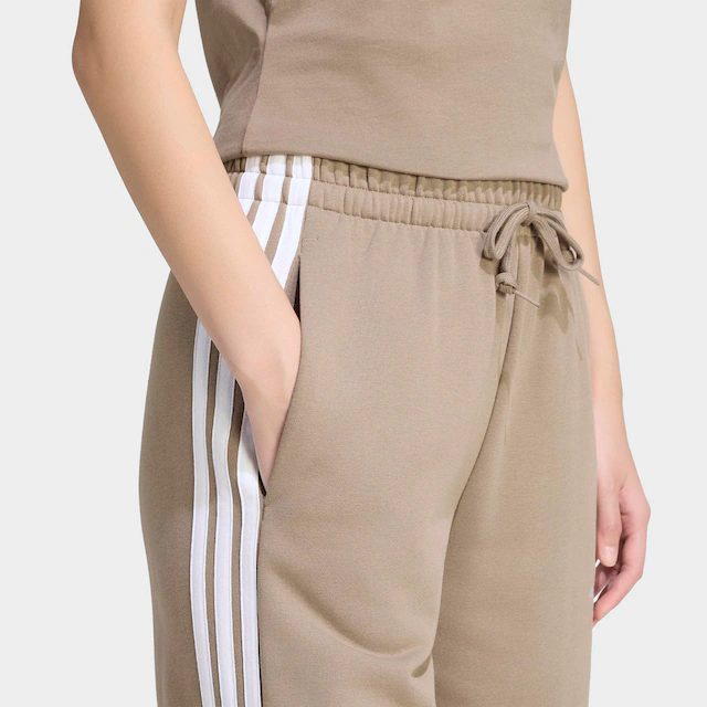 adidas Sportswear Sporthose »ESSENTIALS 3-STREIFEN OPEN HEM FRENCH TERRY« Reguläre Passform, aus weichem French Terry