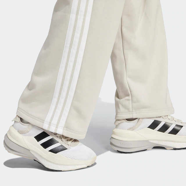 adidas Sportswear Sporthose »ESSENTIALS 3-STREIFEN OPEN HEM FRENCH TERRY« Reguläre Passform, aus weichem French Terry