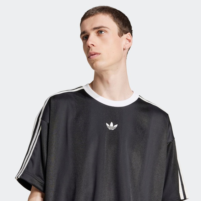 adidas Originals T-Shirt »ADIDAS ADICOLOR JACQUARD TRIKOT« lockere Passform, Rundhalsausschnitt, mit klassischem Trefoil Logo