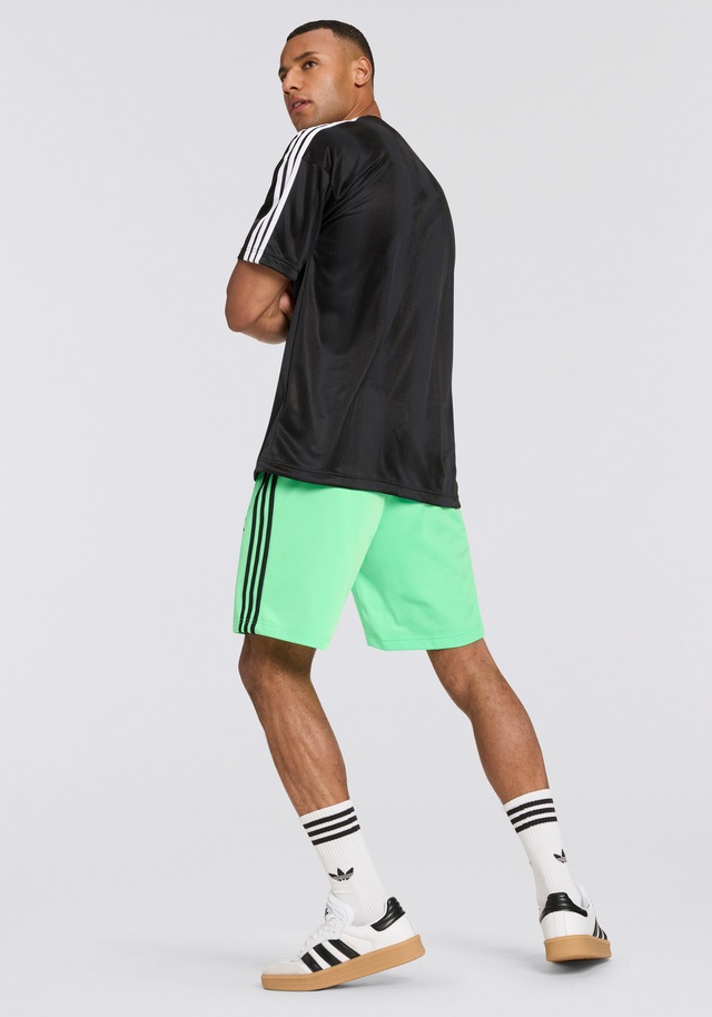 adidas Originals T-Shirt »ADIDAS ADICOLOR JACQUARD TRIKOT« lockere Passform, Rundhalsausschnitt, mit klassischem Trefoil Logo