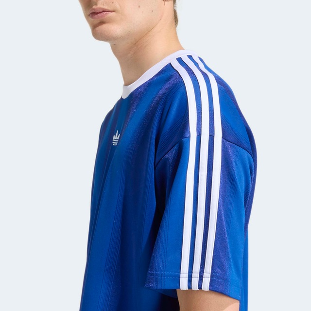 adidas Originals T-Shirt »ADIDAS ADICOLOR JACQUARD TRIKOT« lockere Passform, Rundhalsausschnitt, mit klassischem Trefoil Logo