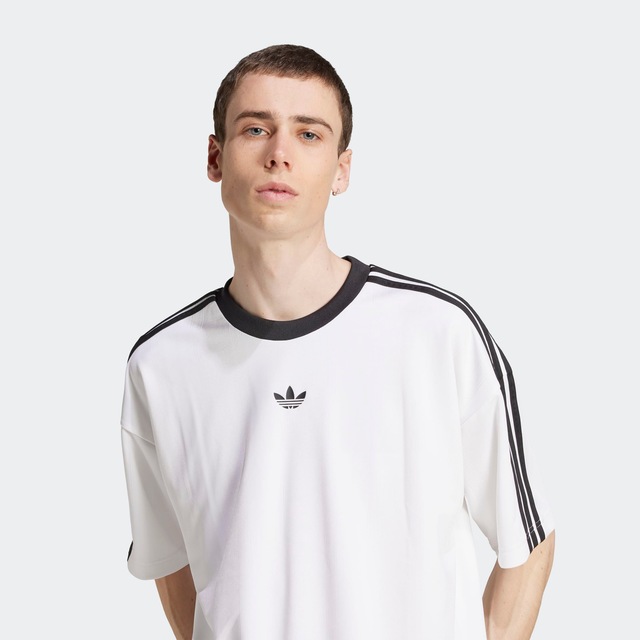 adidas Originals T-Shirt »ADIDAS ADICOLOR JACQUARD TRIKOT« lockere Passform, Rundhalsausschnitt, mit klassischem Trefoil Logo