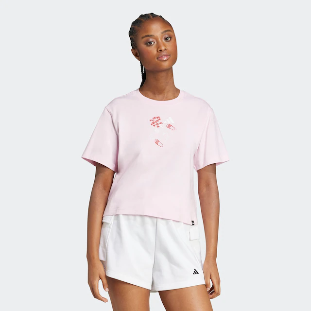 adidas Sportswear T-Shirt »MINI GRAPHIC« sportlicher Stil, kurze Ärmel, ohne Verschluss, mit Brustgrafik