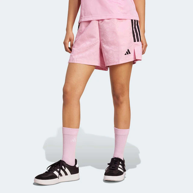 adidas Sportswear Shorts »TIRO X COMMON GOAL GEWEBTE« lockere Passform, mit Kordelverschluss, aus weichem Material
