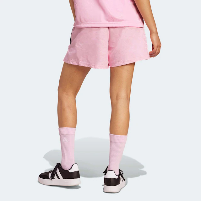 adidas Sportswear Shorts »TIRO X COMMON GOAL GEWEBTE« lockere Passform, mit Kordelverschluss, aus weichem Material