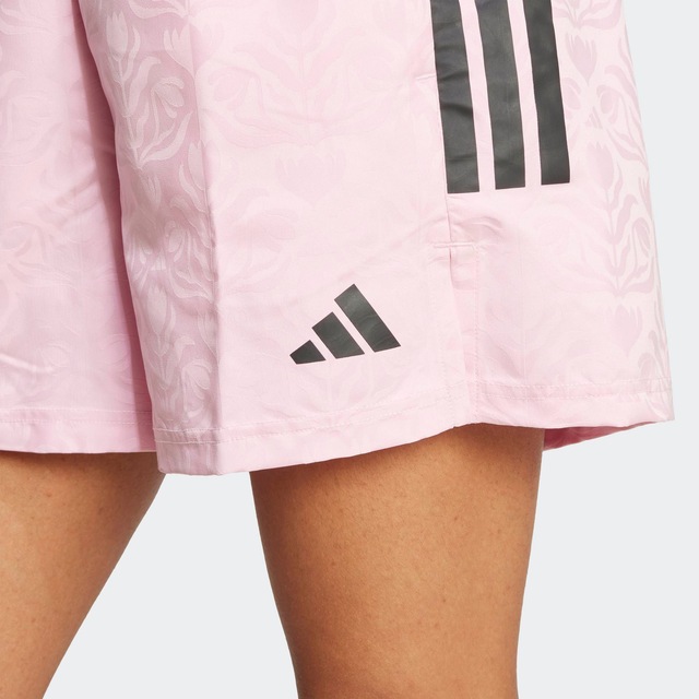 adidas Sportswear Shorts »TIRO X COMMON GOAL GEWEBTE« lockere Passform, mit Kordelverschluss, aus weichem Material