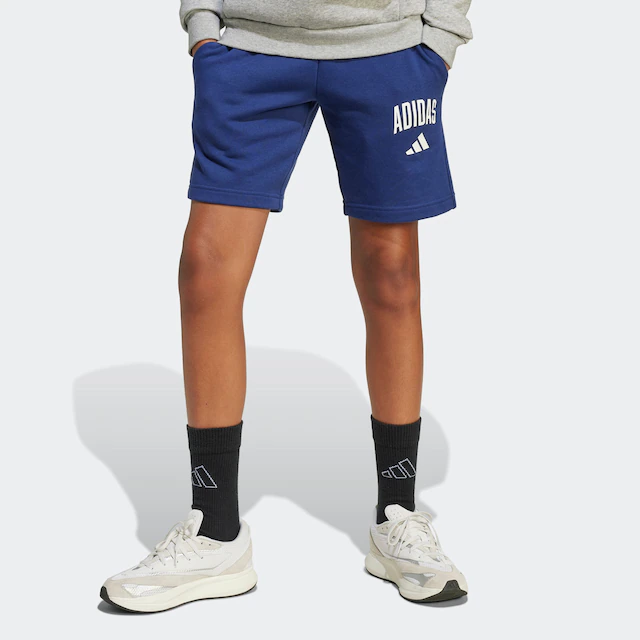 adidas Sportswear Shorts »SEASONALS ESSENTIALS COLLEGIATE TYPOGRAPHY KIDS« für Kinder und Teens, sportlicher Stil, aus Baumwolle und Polyester