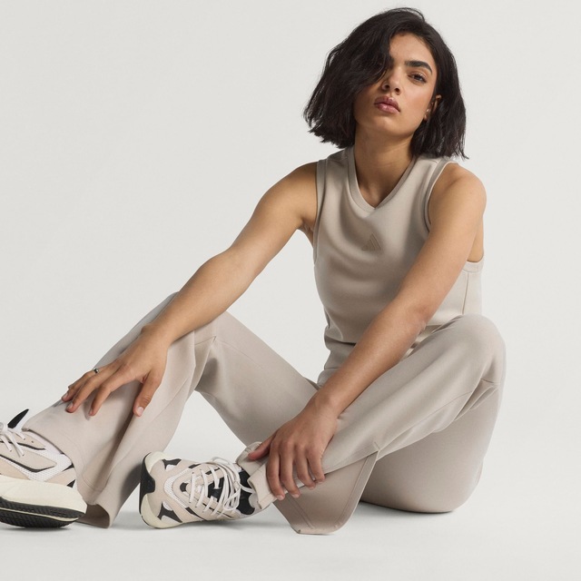 adidas Sportswear Tanktop »SOFT LUX« mit Rundhalsausschnitt, schmal geschnitten, ohne Verschluss
