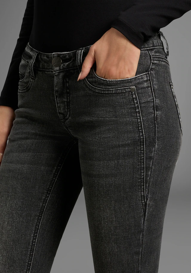 Arizona Comfort-fit-Jeans »mit Keileinsätzen« niedrige Leibhöhe