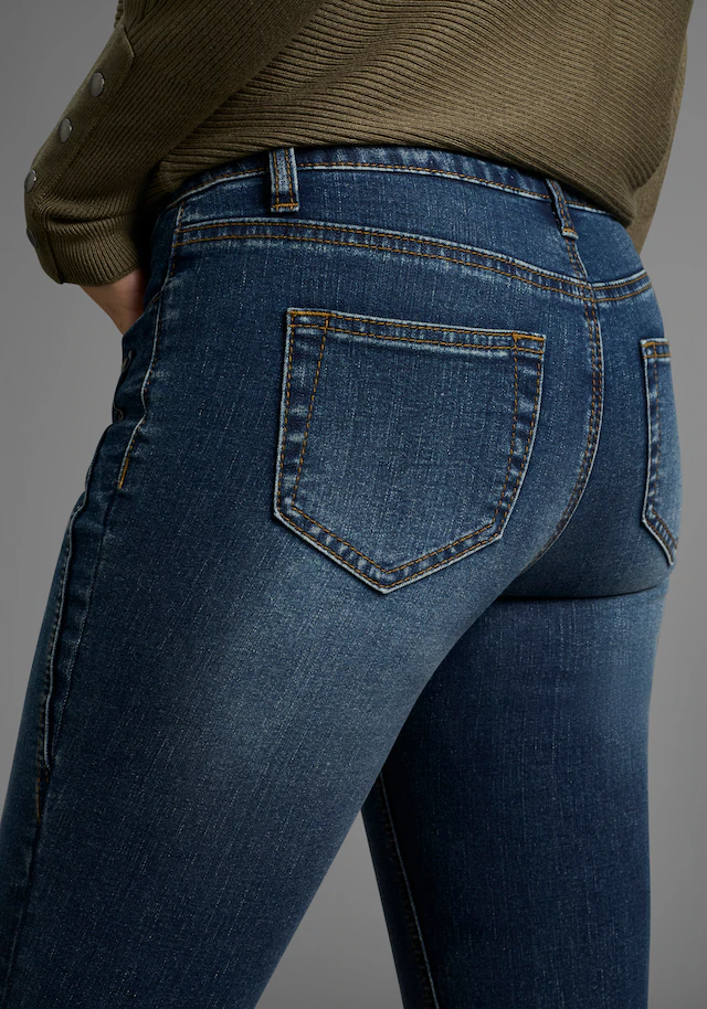 Arizona Comfort-fit-Jeans »mit Keileinsätzen« niedrige Leibhöhe
