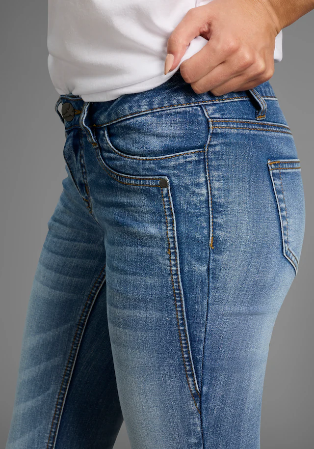 Arizona Comfort-fit-Jeans »mit Keileinsätzen« niedrige Leibhöhe