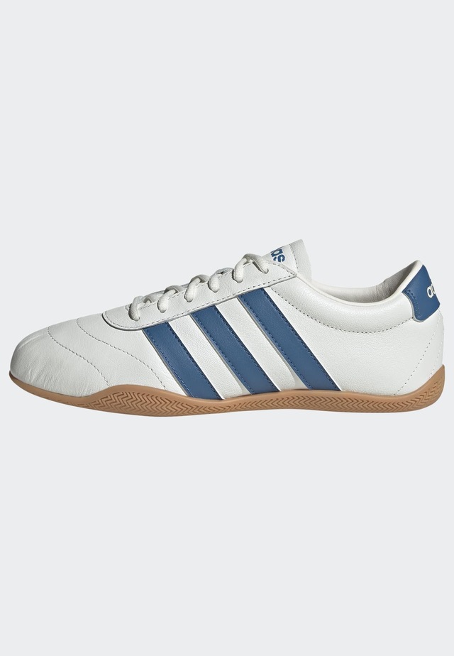 adidas Sportswear Sneaker »GRAND COURT LO« Design auf den Spuren des adidas Superstar