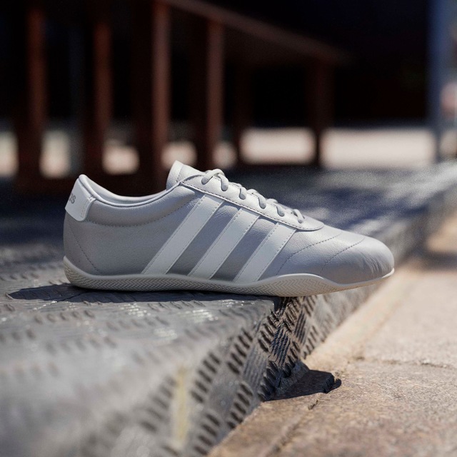 adidas Sportswear Sneaker »GRAND COURT LO« Design auf den Spuren des adidas Superstar