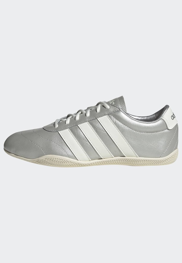 adidas Sportswear Sneaker »GRAND COURT LO« Design auf den Spuren des adidas Superstar