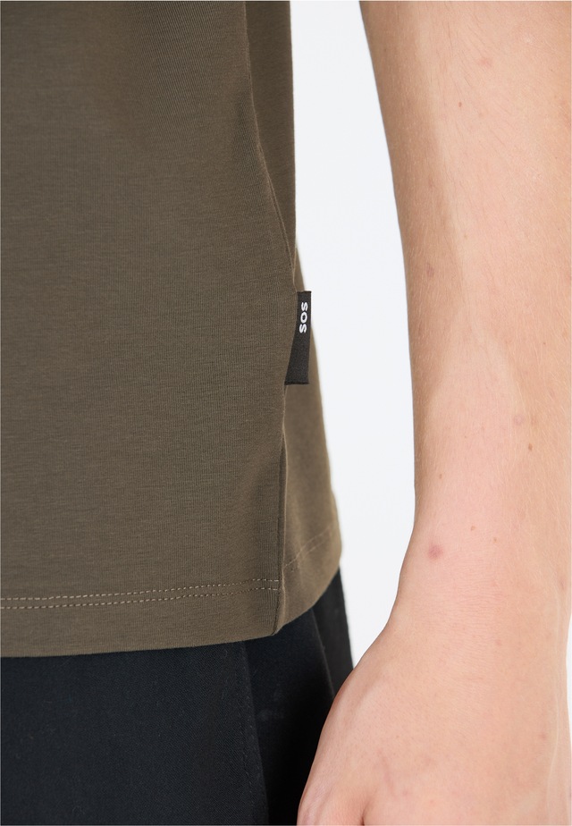 SOS Funktionsshirt »Kvitfjell« mit biologischer Baumwolle und subtilem SOS-Print