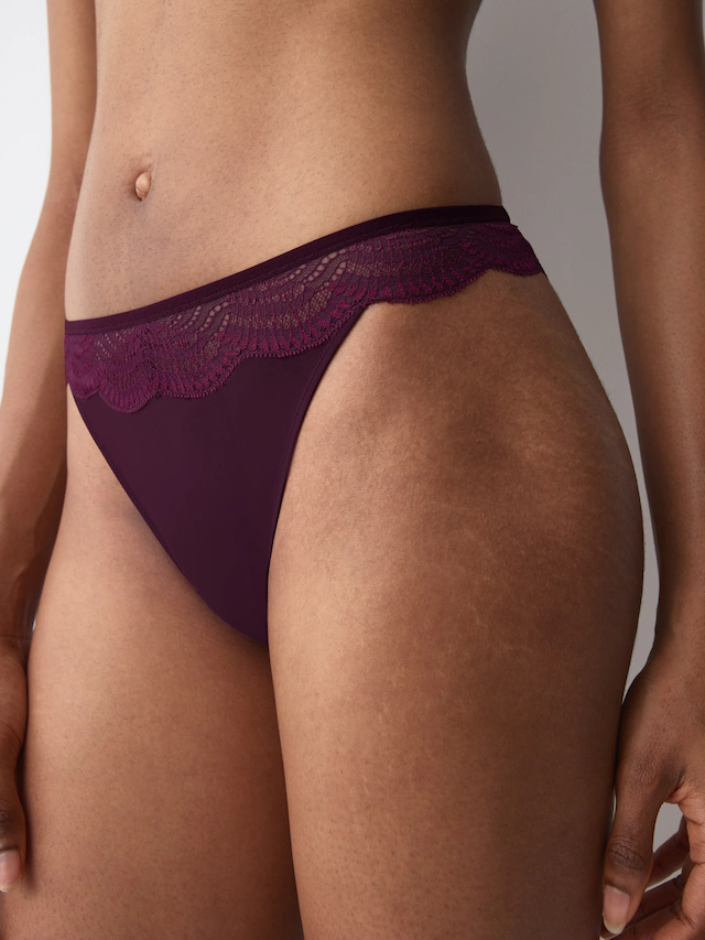 Triumph Slip »Comfort Glam String« raffinierte Spitze