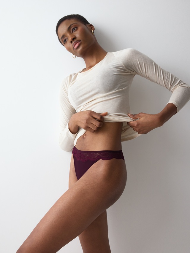 Triumph Slip »Comfort Glam String« raffinierte Spitze
