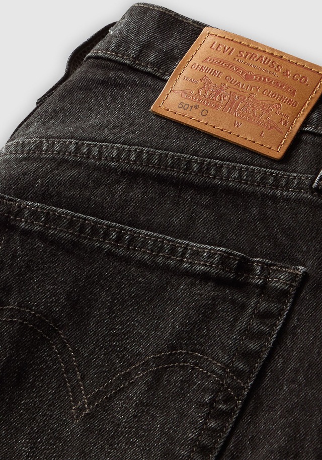 Levi's® Stretch-Jeans »LV Jeans 501 CURVE BLACKS« Die Passform schmeichelt kurvigen Figuren