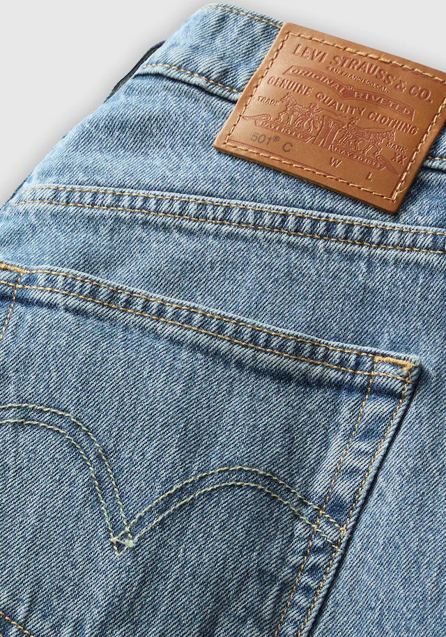 Levi's® Stretch-Jeans »LV Jeans 501 CURVE BLACKS« Die Passform schmeichelt kurvigen Figuren