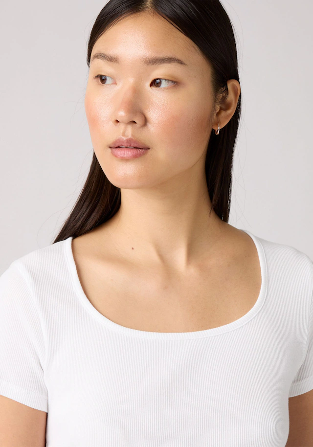 Levi's® T-Shirt »Levi's® Essential T-Shirt mit quadratischem Ausschnitt« Feinrippqualität