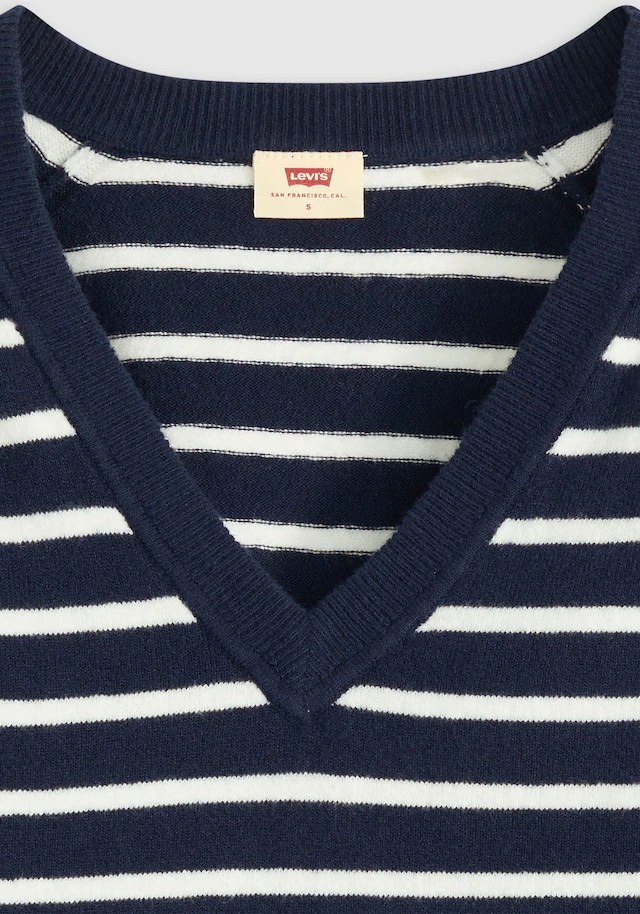 Levi's® V-Ausschnitt-Pullover »SUPER SOFT VNECK PULLOVER« im Bund beidseitig mit kurzem Schlitz