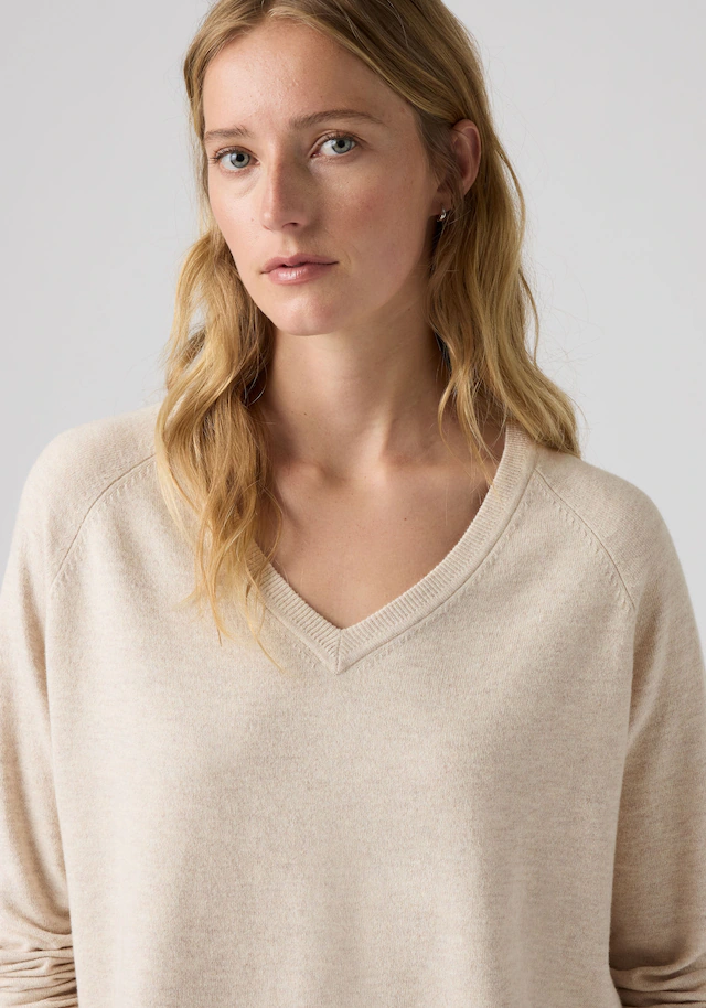 Levi's® V-Ausschnitt-Pullover »SUPER SOFT VNECK PULLOVER« im Bund beidseitig mit kurzem Schlitz
