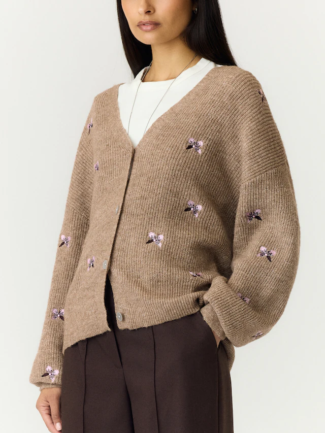 Y.A.S Strickjacke »YASFLEUR LS KNIT CARDIGAN S. NOOS« Materialmix, regular fit, bestickt