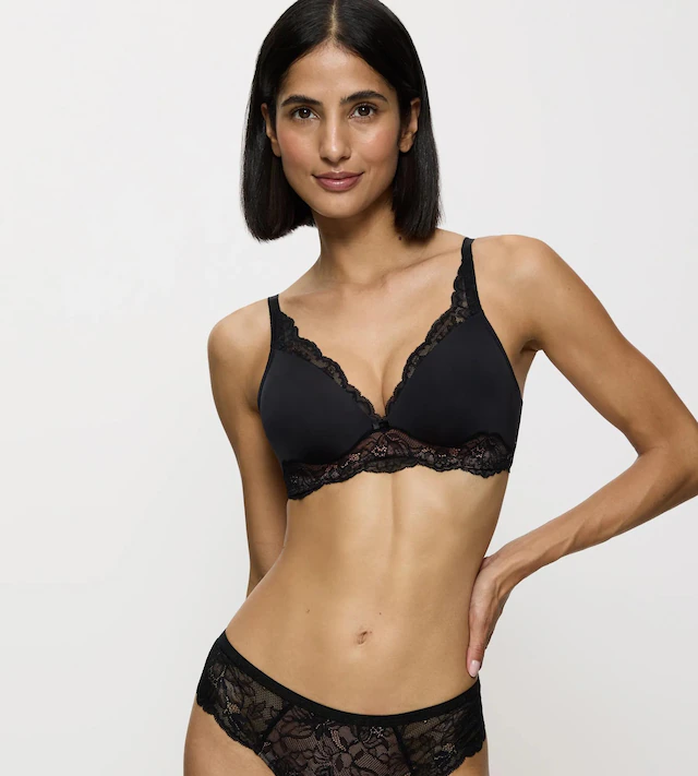 Triumph Bügelloser BH »Amourette Charm« Stretch-Spitze, tiefer V-Ausschnitt, weich, leichte Polsterung